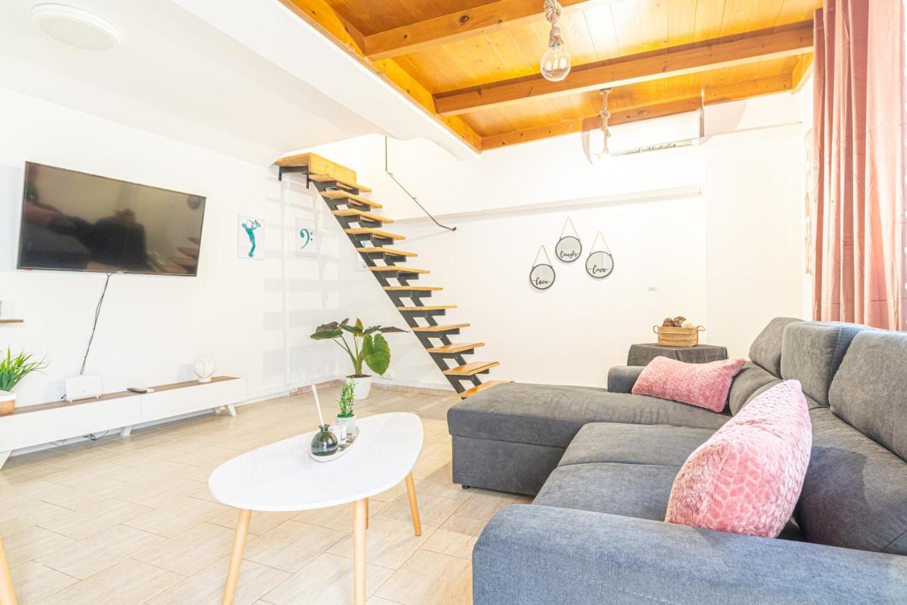 New Loft In The Heart Of Center *